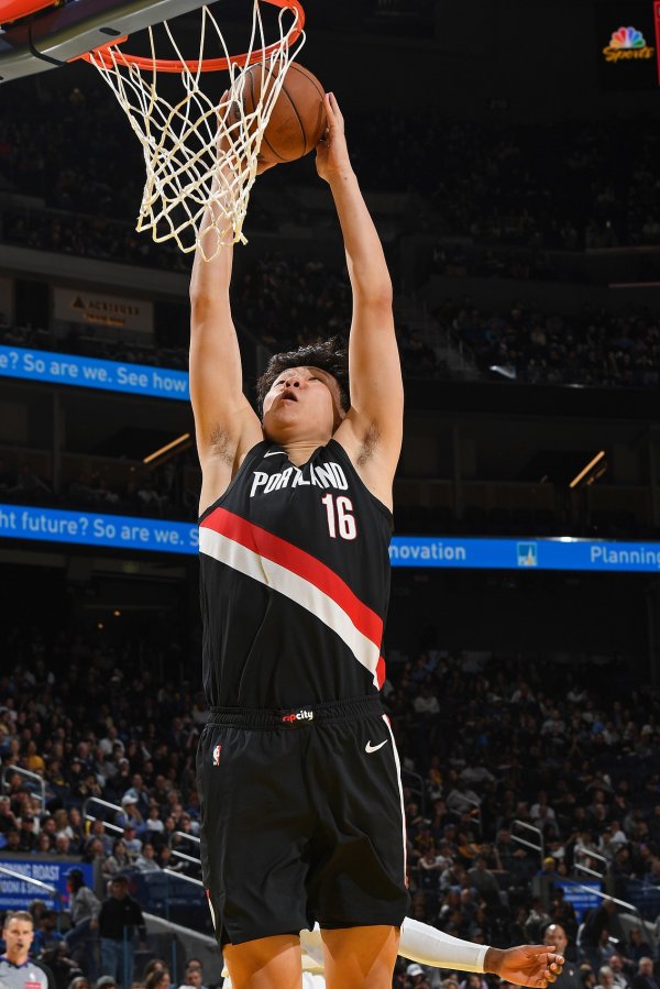 利拉德交代了你什么？杨瀚森：教了我一些经验 大哥对我倾囊相授