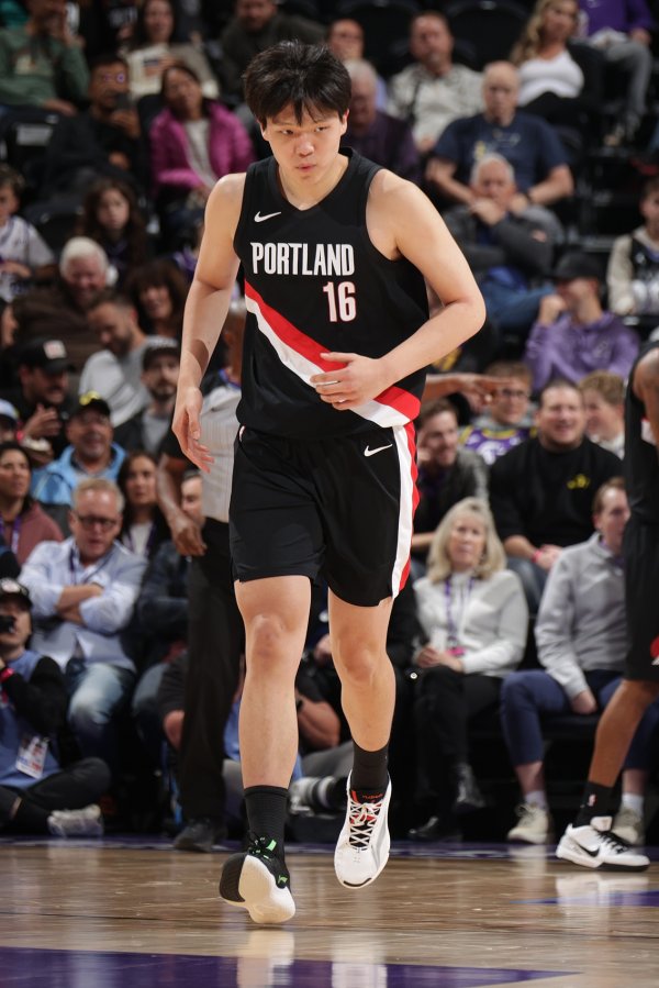 NBA首秀哪一点最让你印象深刻？杨瀚森：换我上场的时候