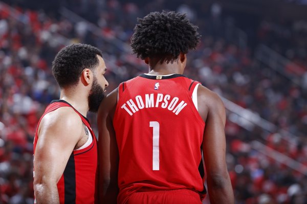 阿门：担当控卫的感觉很棒 范弗里特给了我很多建议